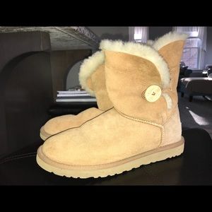 UGG boots (bailey button)